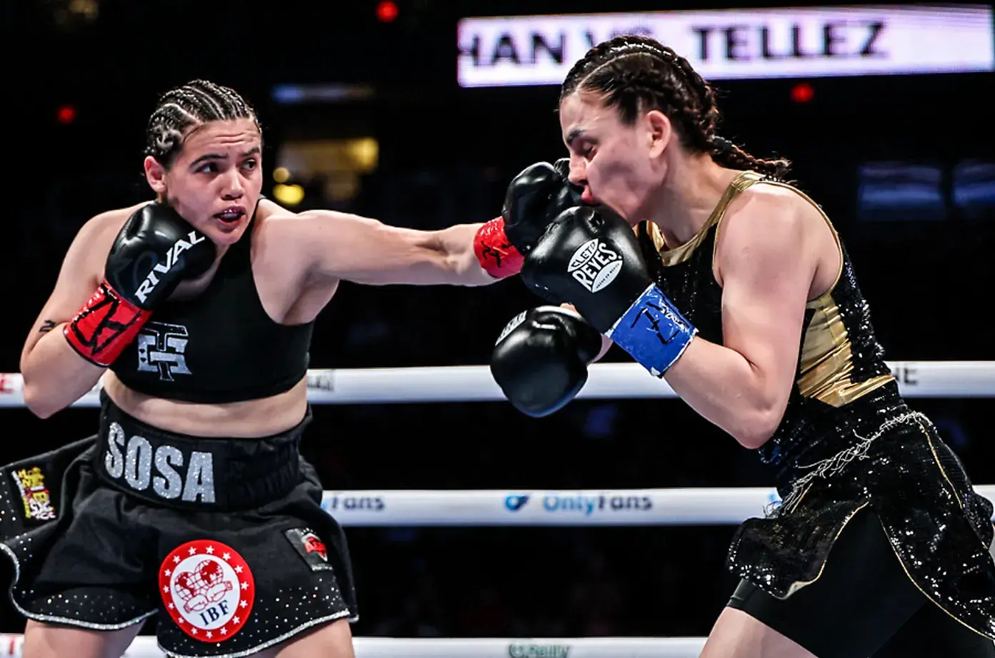 Elif Nur Turhan takes a southpaw jab from Gabriela Tellez
