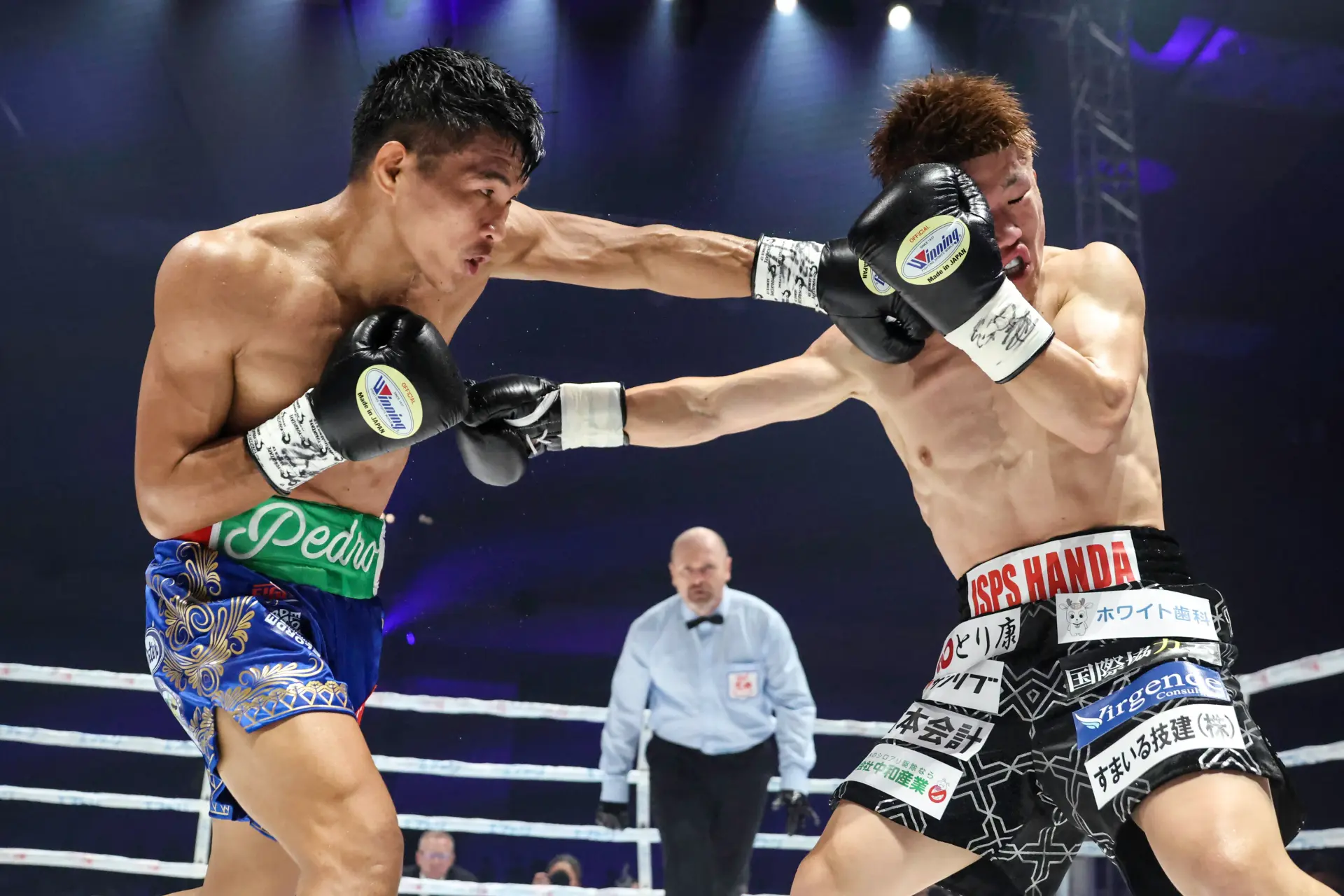 Pedro Taduran lands a left on Ginjiro Shigeoka
