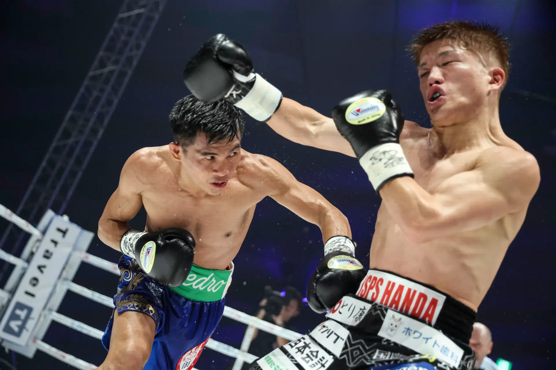 Pedro Taduran lands a left hand on Ginjiro Shigeoka in their rematch