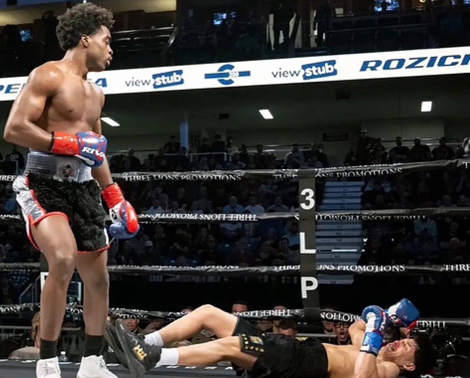 Samuel Arnold knocks out Julian Delgado