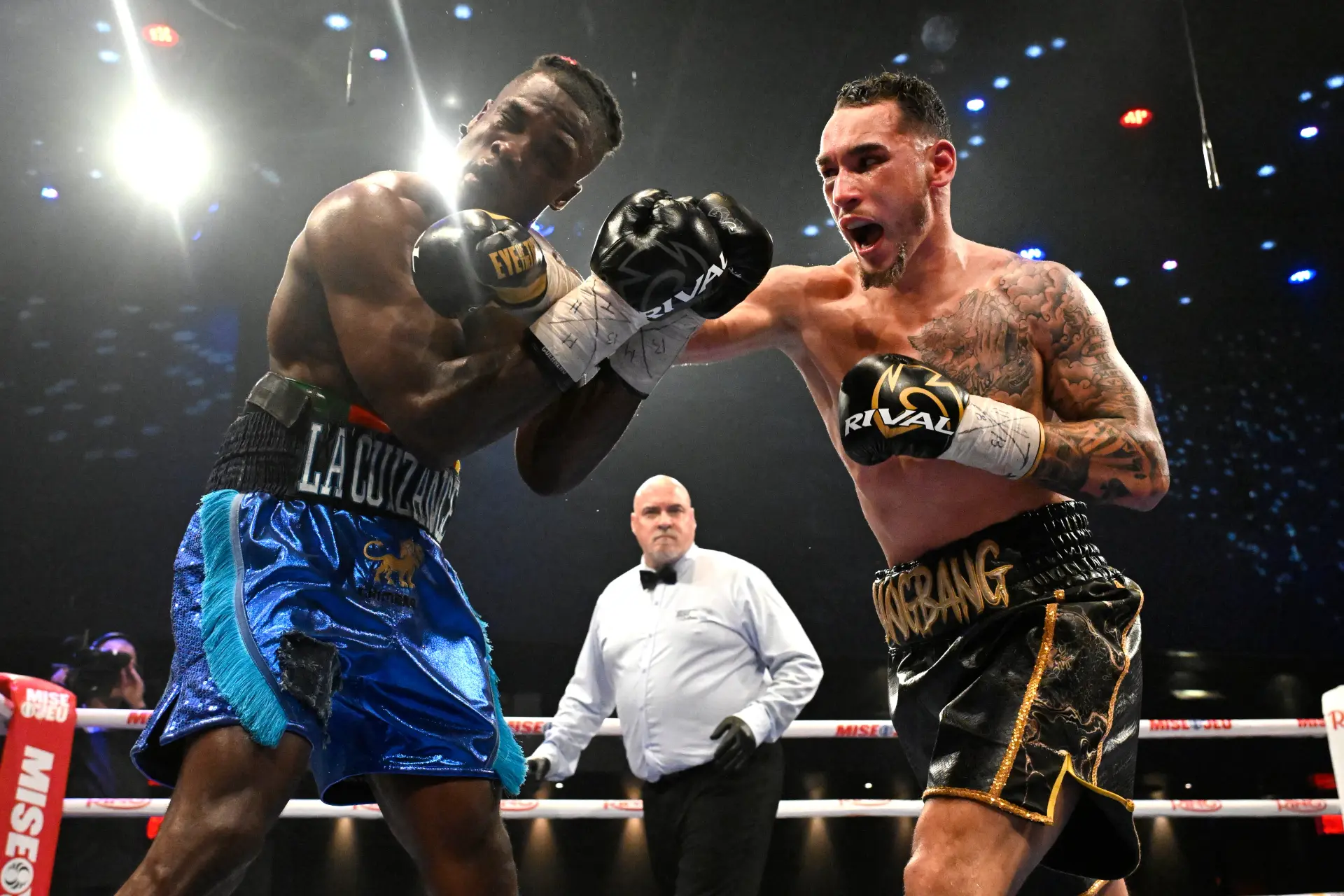 Steen Butler lands a right hand on Stephane Fondjo