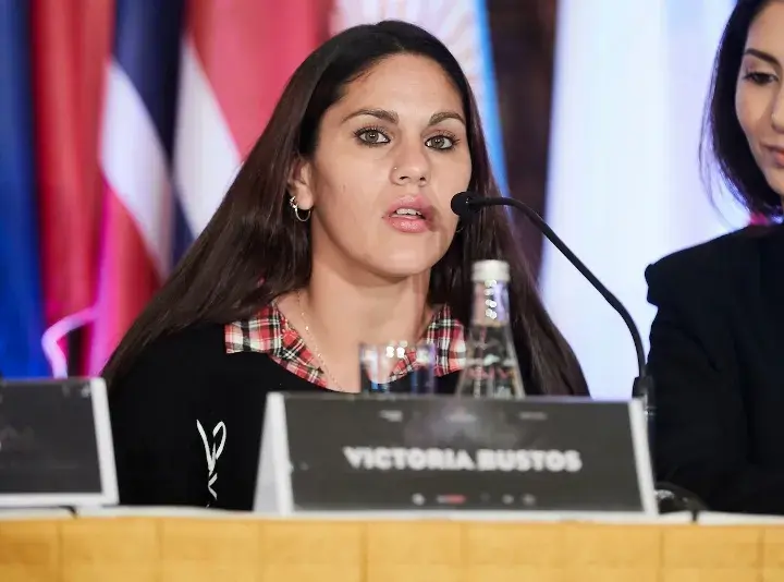 Victoria Bustos