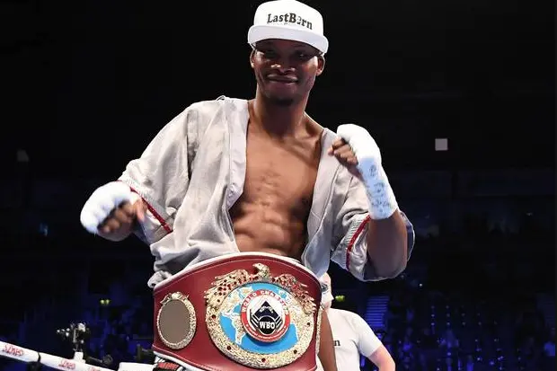 Zolani Tete with the WBO bantamweight title in 2018