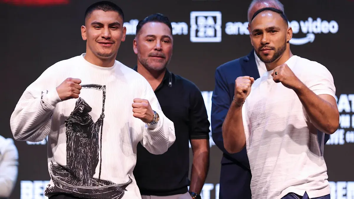 Vergil Ortiz Jnr and Keith Thurman, with Oscar De La Hoya in the background, kick-off the promotion for their December 5 showdown