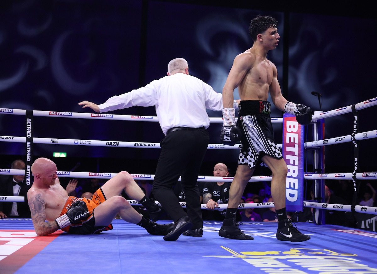 El prospecto Junaid Bostan detiene a Jack Martin en ocho asaltos News