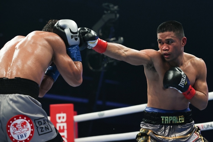 akhmadaliev-tapales-fight (17)