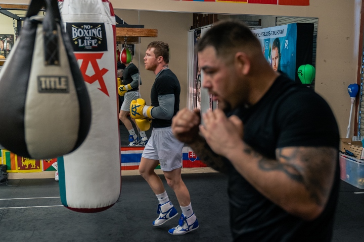 Andy Ruiz reveló que quiere ser como el Canelo Álvarez.