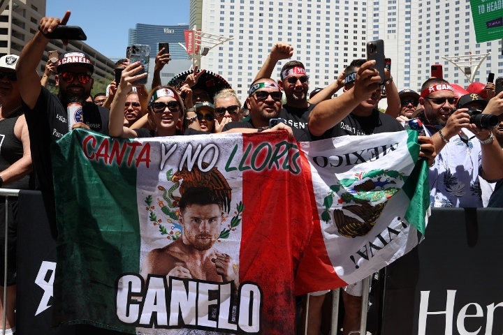 canelo-bivol-crowd (1)