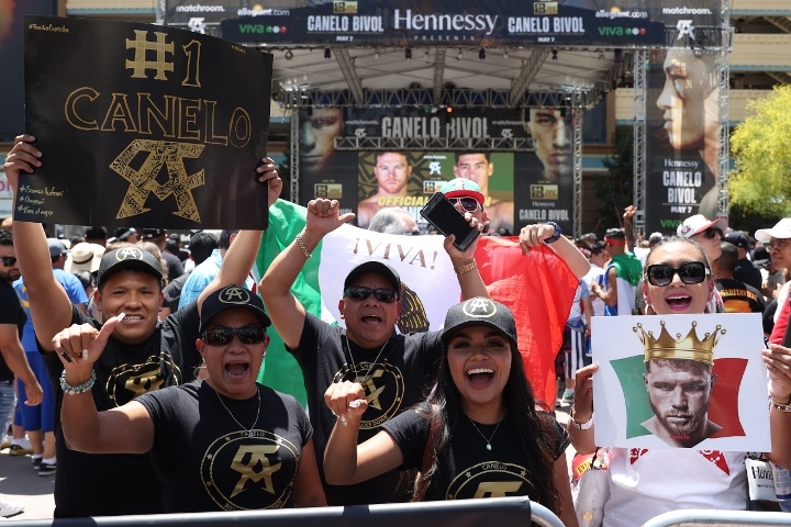 canelo-bivol-crowd (6)