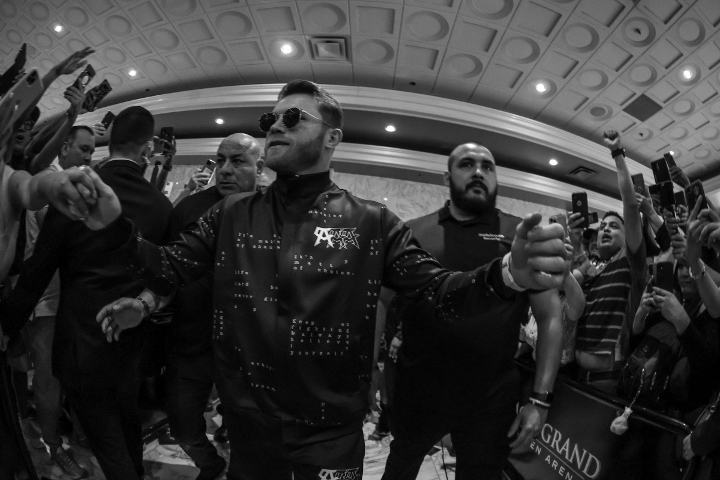 canelo-grand-arrival-ggg-trilogy (10)