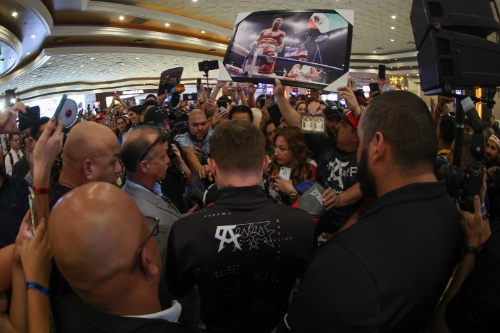 canelo-grand-arrival-ggg-trilogy (12)