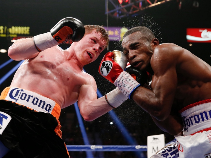 Canelo Álvarez obtuvo un poélémico fallo dividido a favor ante Erislandy Lara, en junio del 2014.