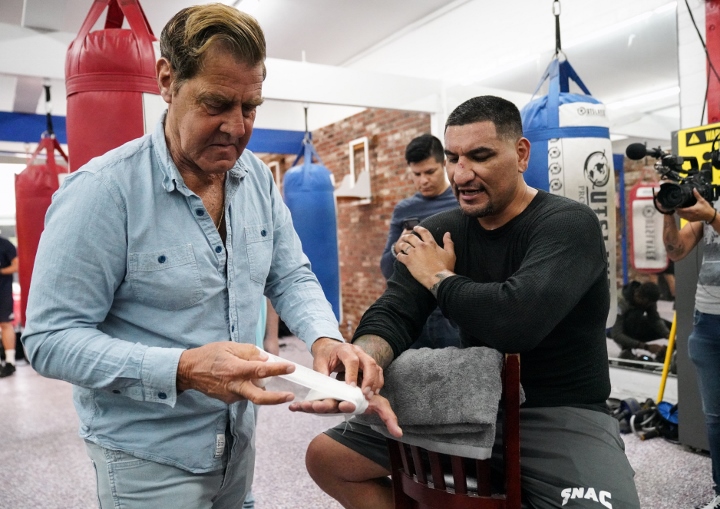 chris-arreola%20(11)_1619489994.jpg