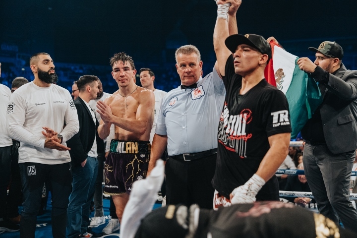 conlan-lopez-fight (36)