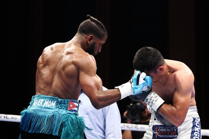 cruz-burgos-fight (9)