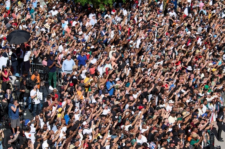 davis-garcia-crowd (1)