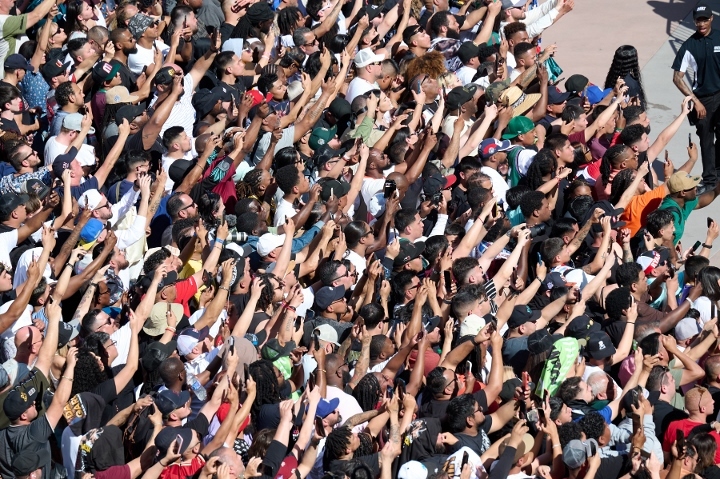 davis-garcia-crowd (3)