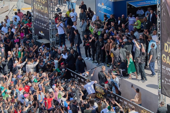 davis-garcia-crowd (7)