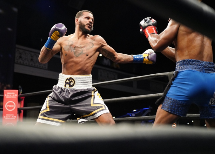 dirrell-davis-fight (14)