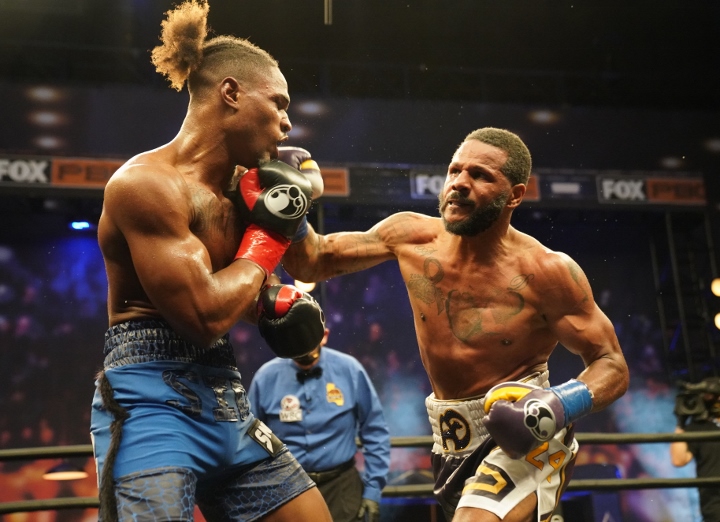 dirrell-davis-fight (23)