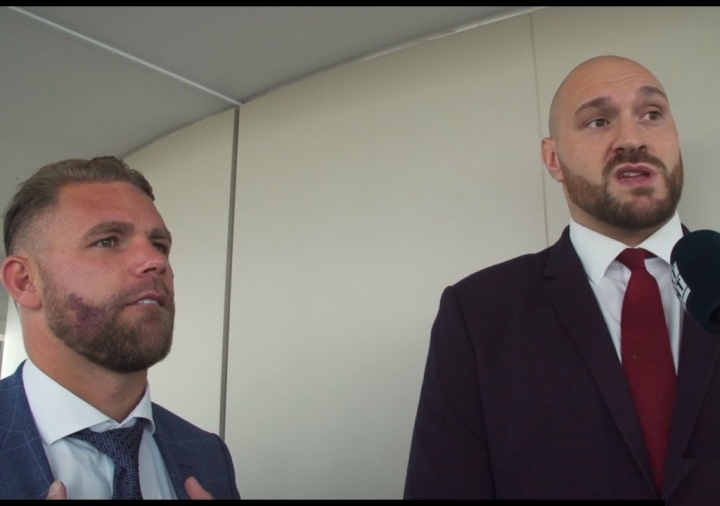 Tyson Fury junto a Billy Joe Saunders.