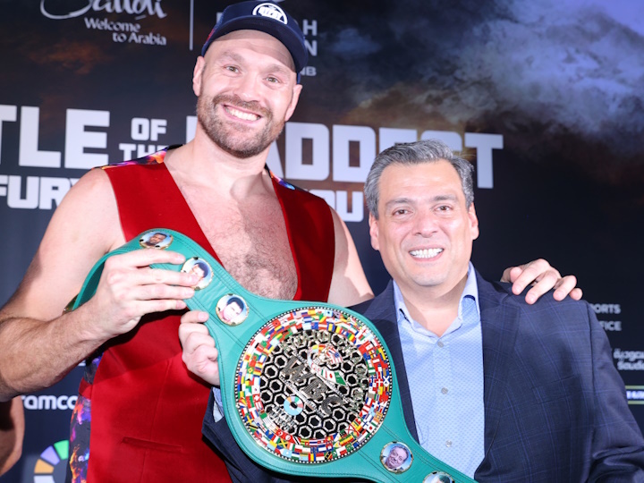 www.boxingscene.com