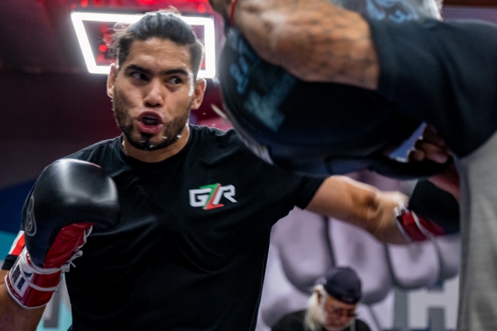 'Zurdo' Ramírez sentenció que la pelea ante el Canelo Álvarez va a darse y que está listo para patear traseros en las 175 libras.