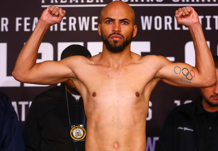 Хектор Гарсия пада, шокира Крис Колбърт за победа с решение на WBA Eliminator
