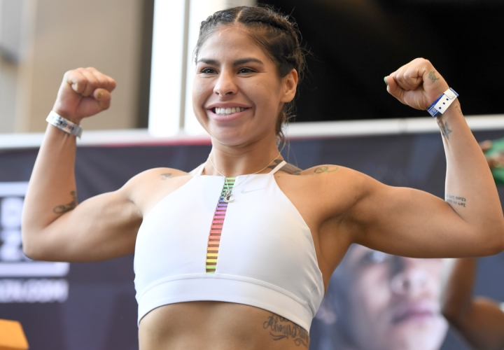 Marlen Esparza Easily Out Boxes Anabel Ortiz Defends Wbc Flyweight Title For 1st Time