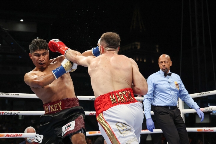 mikey-garcia-martin-fight (3)