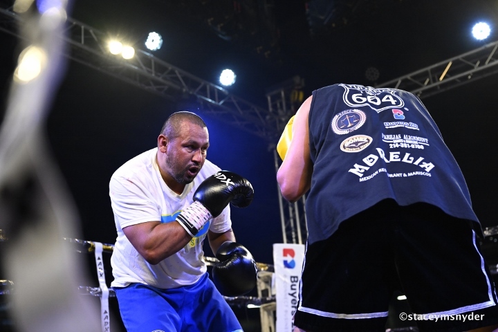 morales-salido-exhibition-fight (24)