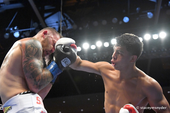 Photos: Jaime Munguia Breaks Down, Stops Kamil Szeremeta in Six.