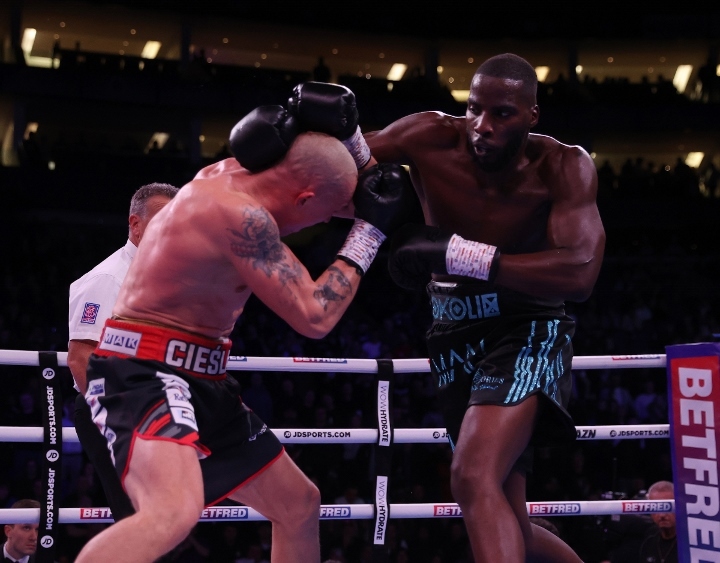 okolie-cieslak-fight (30)