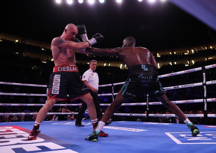 okolie-cieslak-fight (56)