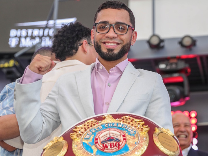 Photos Oscar Collazo Officially Receives His WBO World Title in Puerto