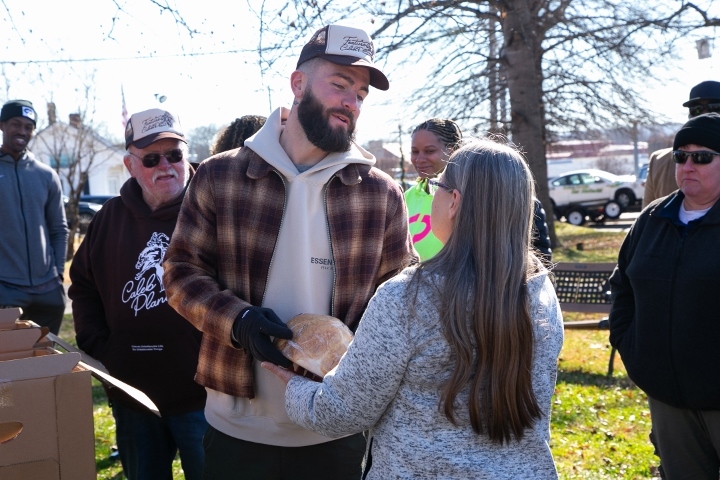 Caleb Plant to Host Ashland City Turkey Giveaway