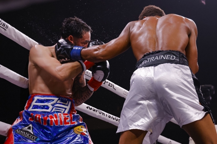 rivera-adorno-fight (5)