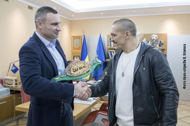 Photos: Vitali Klitschko Congratulates Oleksandr Usyk, Presents WBC Belt -  Boxing News